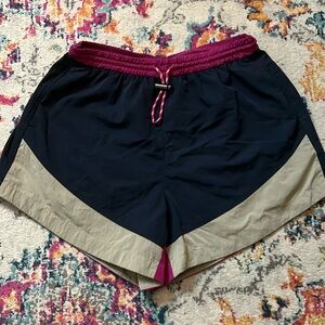 Lululemon women’s windbreaker shorts